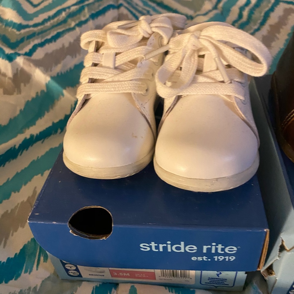 COPY - Walking shoes stride rite